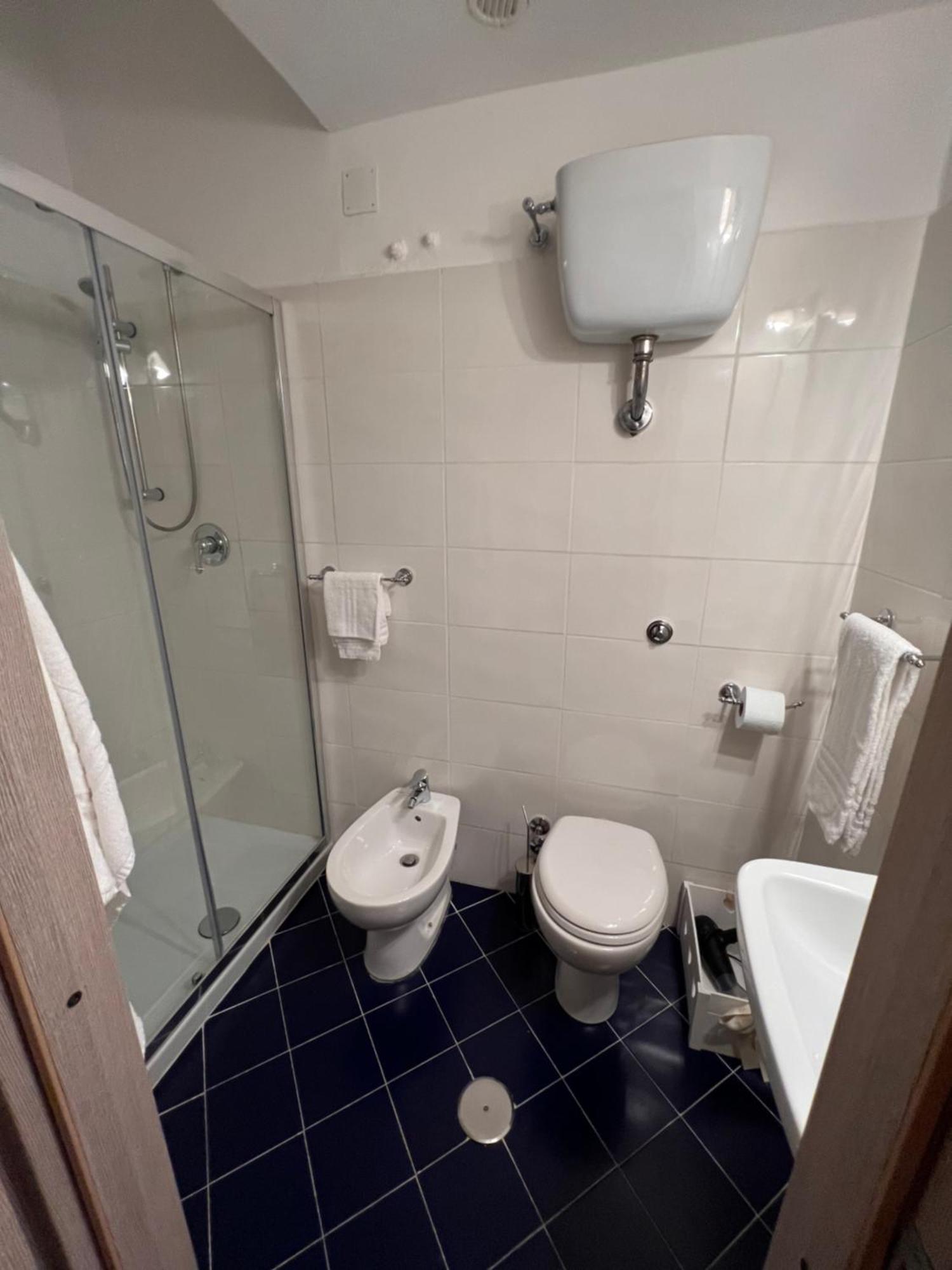 Guest House Biondi Cavour Rome Bagian luar foto